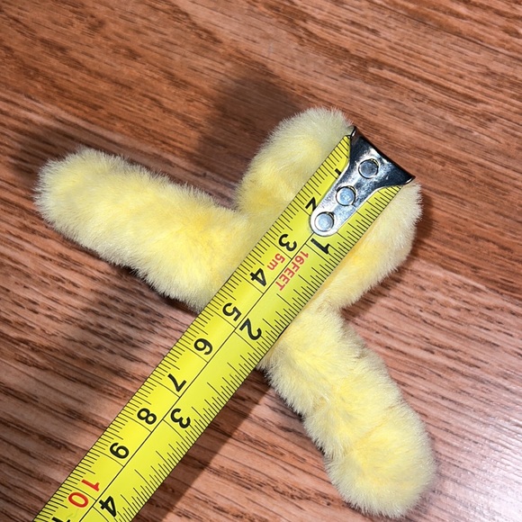 Fluffy Yellow Hair Clip - Picture 6 of 8